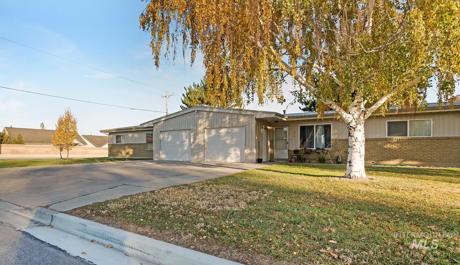 2211-2215 Crest Ave., Twin Falls, Idaho 83301, 2 Bedrooms, 1 Bathroom, Residential Income For Sale, Price $449,000,MLS 99002283