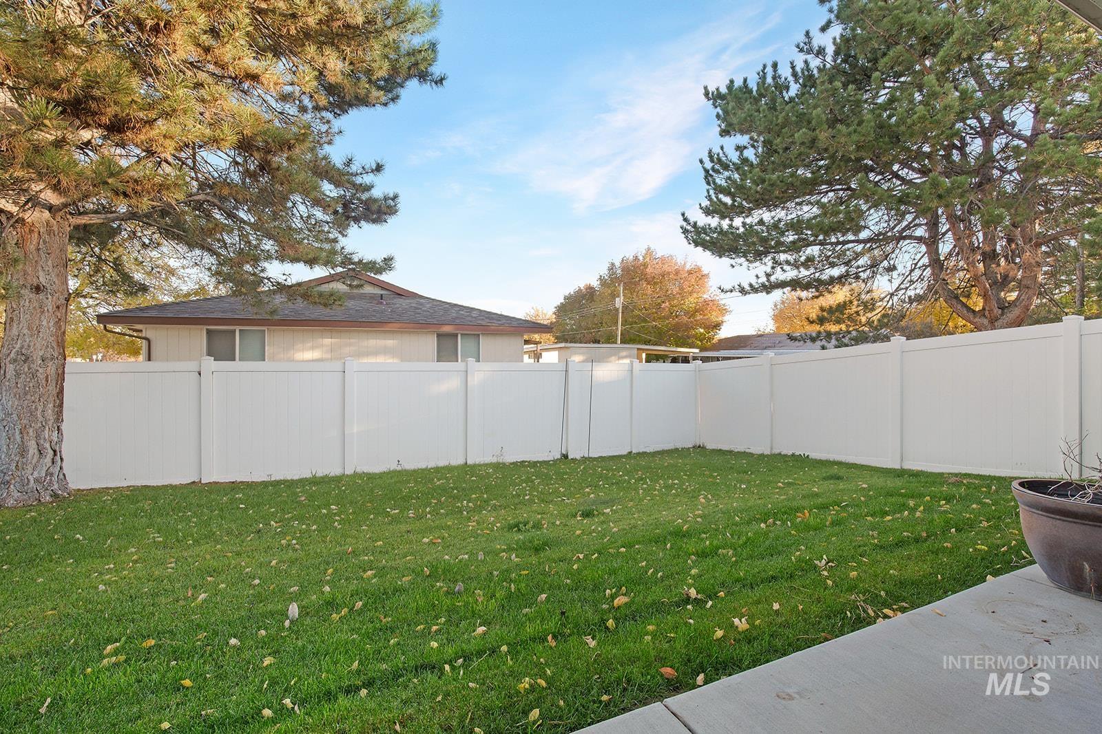 2211-2215 Crest Ave., Twin Falls, Idaho 83301, 2 Bedrooms, 1 Bathroom, Residential Income For Sale, Price $449,000,MLS 99002283