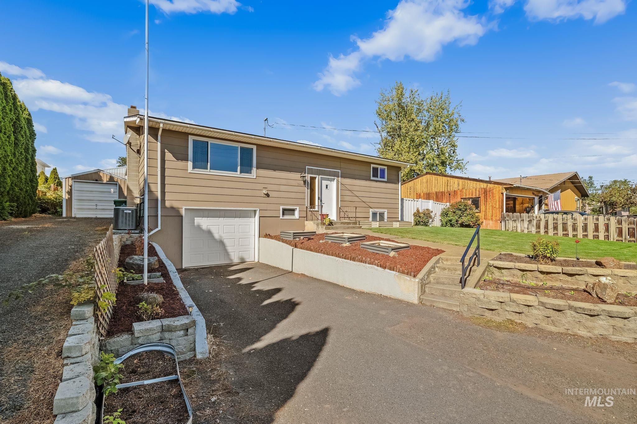 3818 17th Street, Lewiston, Idaho 83501, 4 Bedrooms, 2 Bathrooms, Residential For Sale, Price $439,000, 99002286