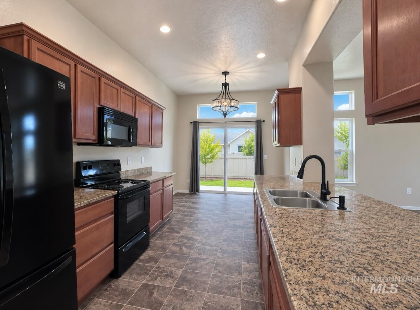 1014 Empire Dr, Caldwell, Idaho 83607, 3 Bedrooms, 2 Bathrooms, Residential For Sale, Price $359,900, 99002291