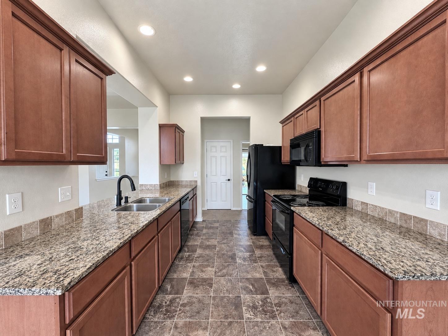 1014 Empire Dr, Caldwell, Idaho 83607, 3 Bedrooms, 2 Bathrooms, Residential For Sale, Price $359,900, 99002291