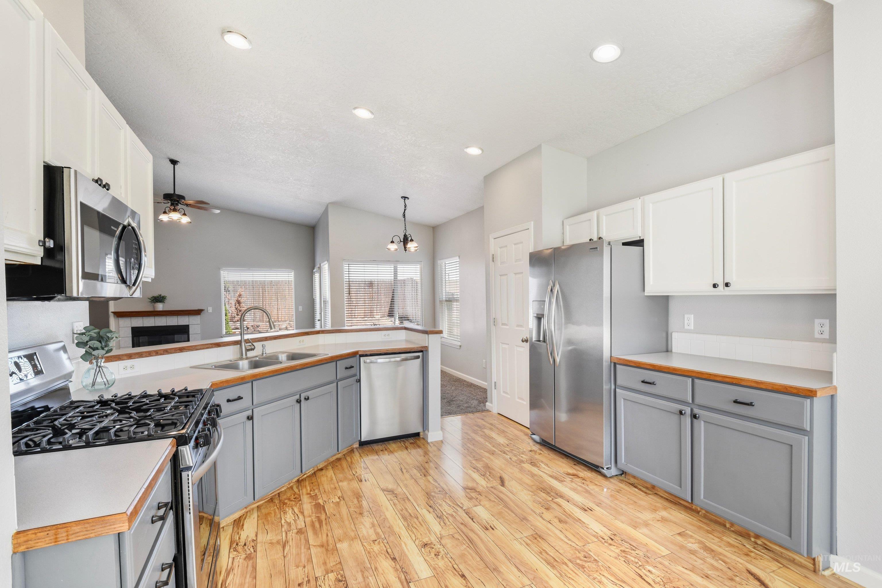 112 W Davenport Dr, Meridian, Idaho 83642, 3 Bedrooms, 2 Bathrooms, Residential For Sale, Price $437,500,MLS 99002295