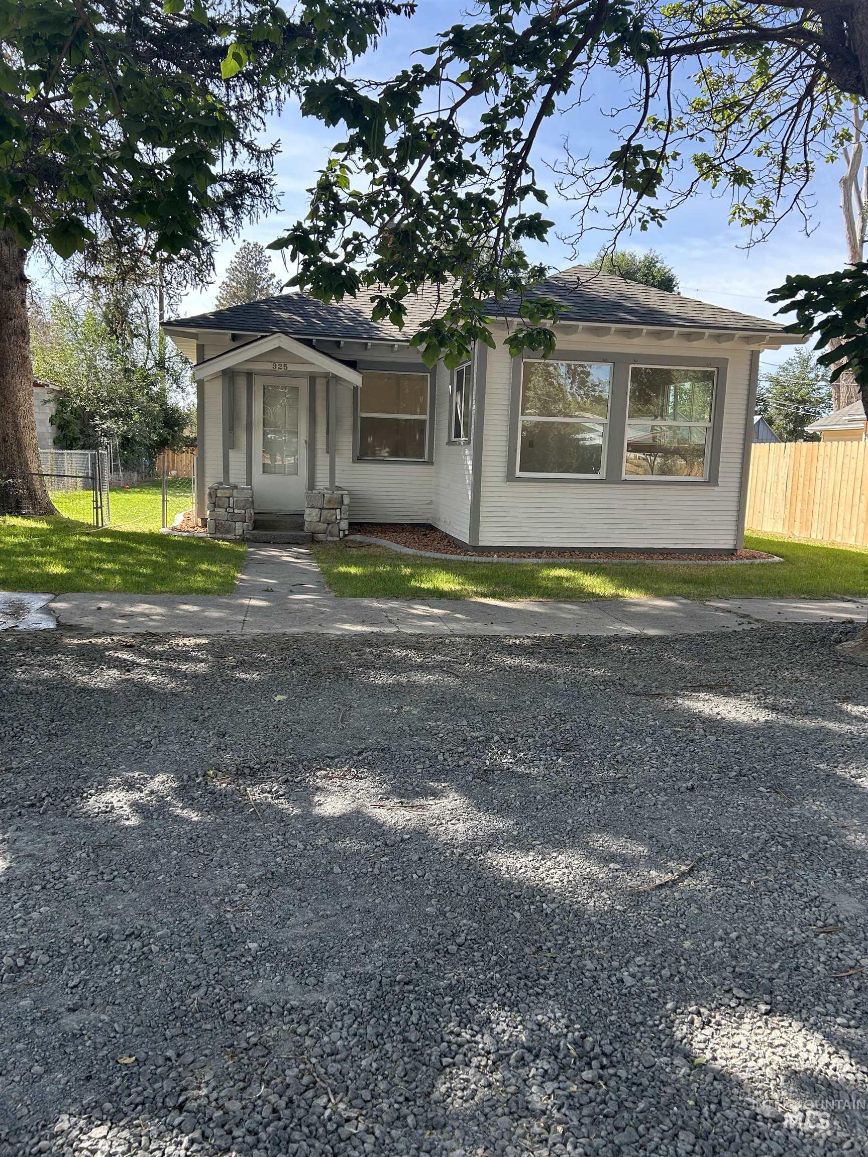 325 Nebraska St, Gooding, Idaho 83330, 3 Bedrooms, 1 Bathroom, Residential For Sale, Price $275,000,MLS 99002298