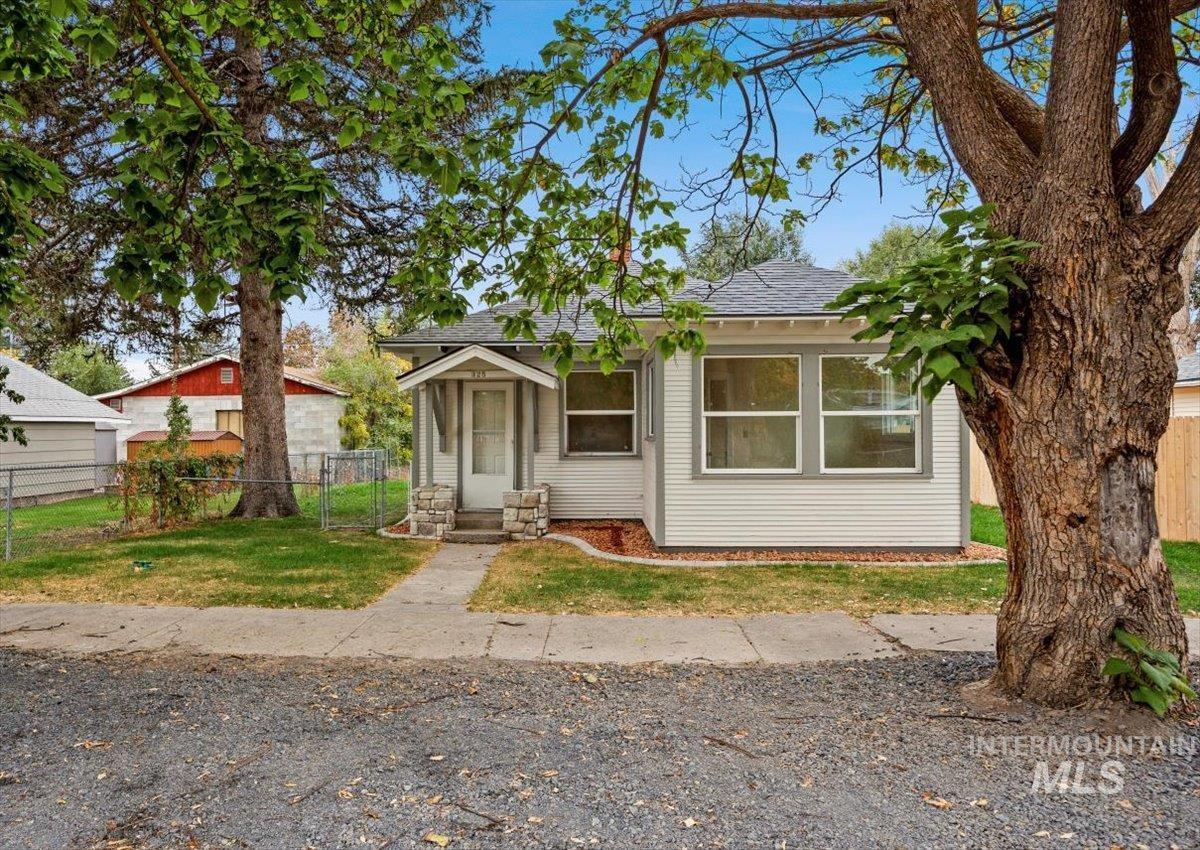 325 Nebraska St, Gooding, Idaho 83330, 3 Bedrooms, 1 Bathroom, Residential For Sale, Price $275,000,MLS 99002298