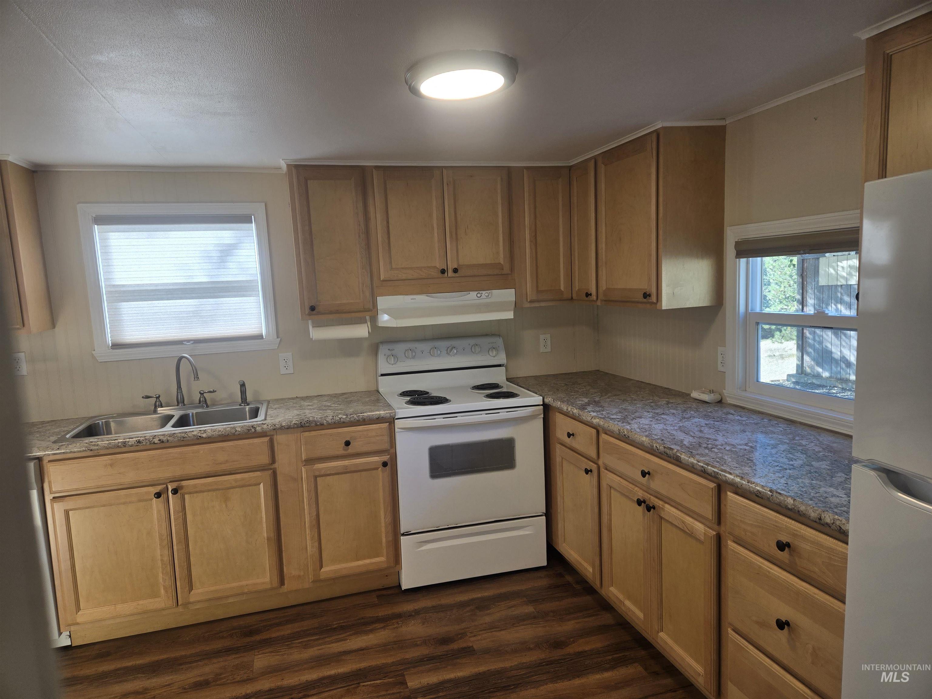4099 Lakeview Road, Orofino, Idaho 83544, 2 Bedrooms, 2 Bathrooms, Residential For Sale, Price $325,000,MLS 99002304