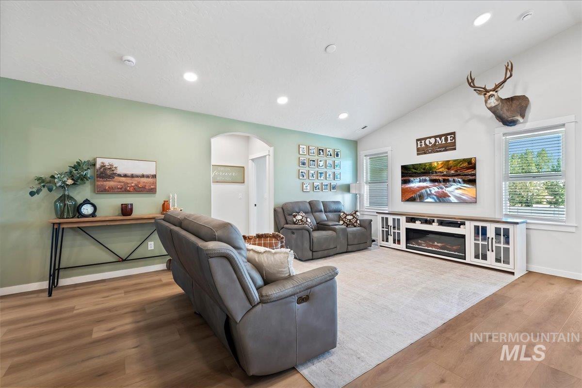 1914 N Perth Ave, Middleton, Idaho 83644, 4 Bedrooms, 2 Bathrooms, Residential For Sale, Price $574,900,MLS 99002305