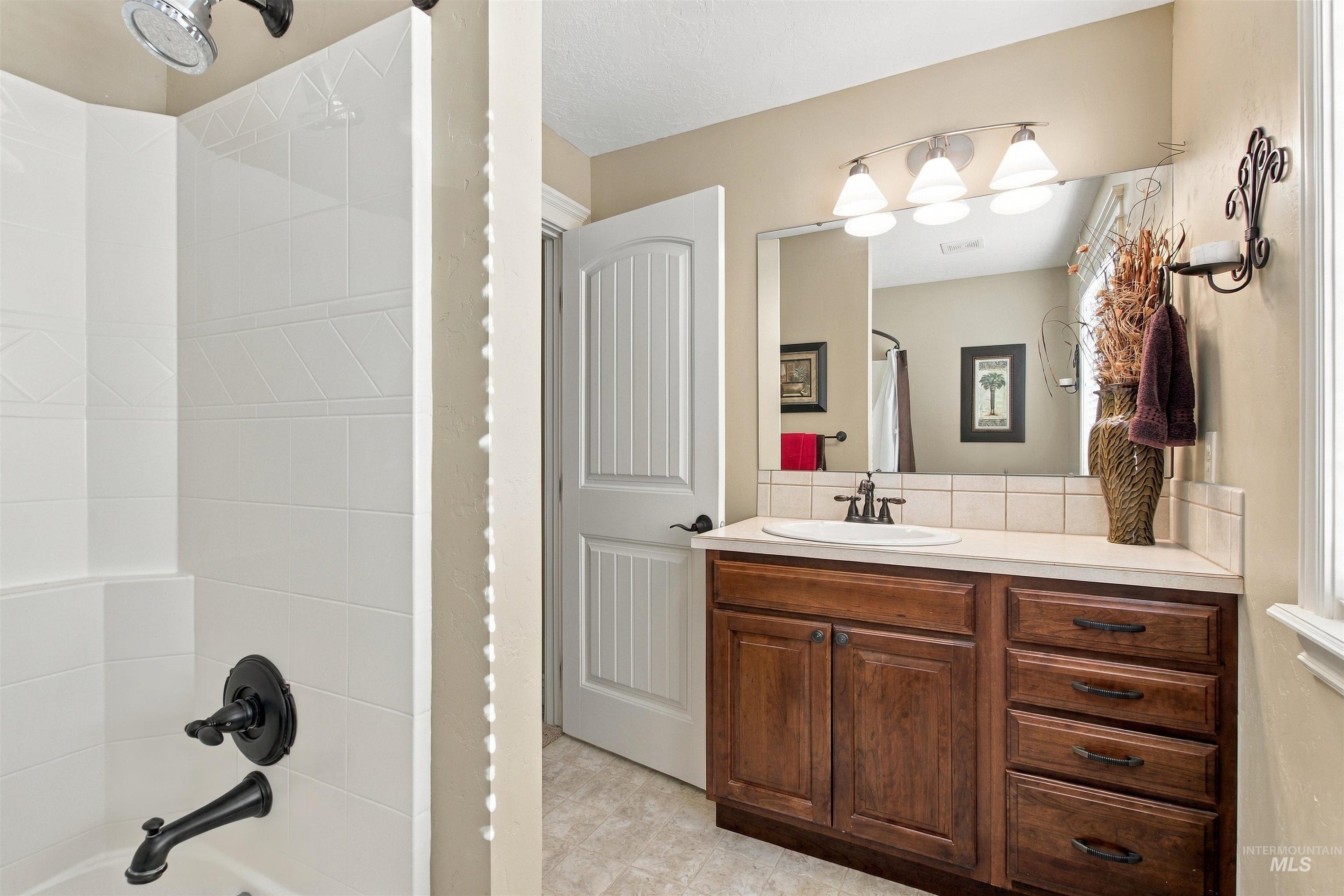 3150 S Glacier Bay Way, Meridian, Idaho 83642, 4 Bedrooms, 3 Bathrooms, Residential For Sale, Price $789,900,MLS 99002306