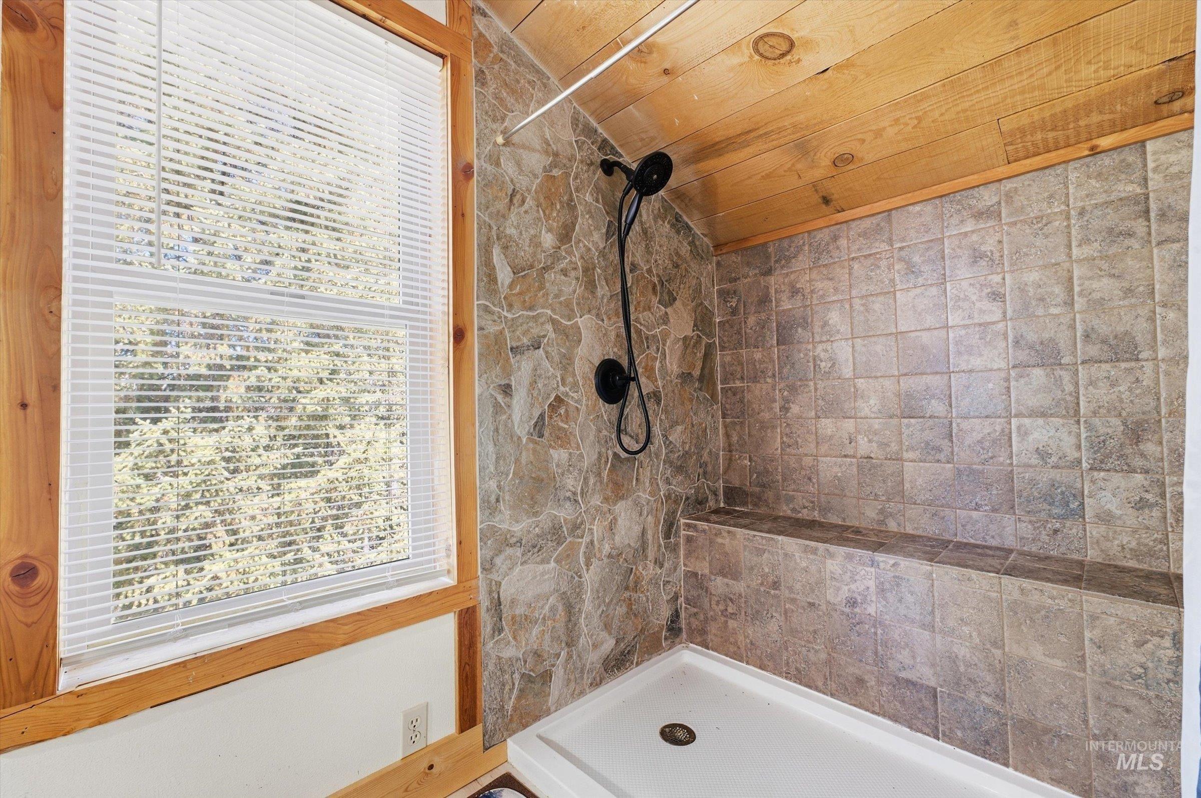 15 Dored Pines Rd, Boise, Idaho 83716, 2 Bedrooms, 2 Bathrooms, Residential For Sale, Price $475,000,MLS 99002402
