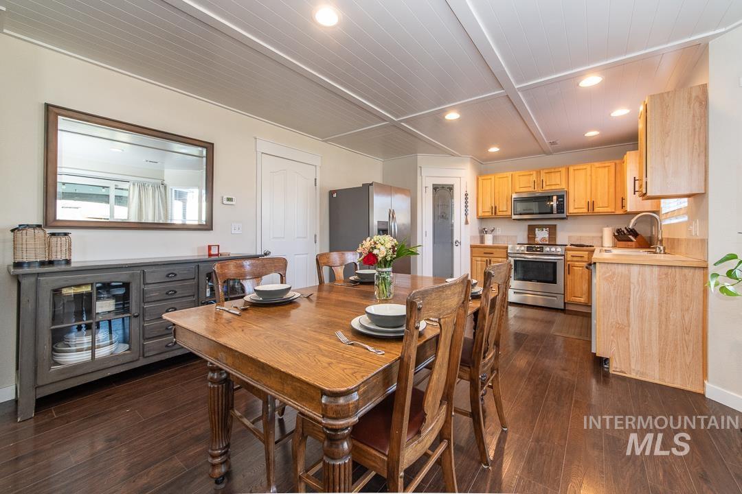 3113 Woodbridge St, Caldwell, Idaho 83605, 4 Bedrooms, 2.5 Bathrooms, Residential For Sale, Price $390,000,MLS 99002403