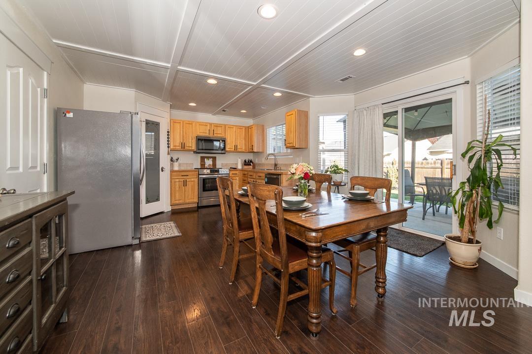 3113 Woodbridge St, Caldwell, Idaho 83605, 4 Bedrooms, 2.5 Bathrooms, Residential For Sale, Price $390,000,MLS 99002403