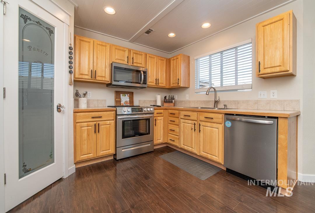 3113 Woodbridge St, Caldwell, Idaho 83605, 4 Bedrooms, 2.5 Bathrooms, Residential For Sale, Price $390,000,MLS 99002403