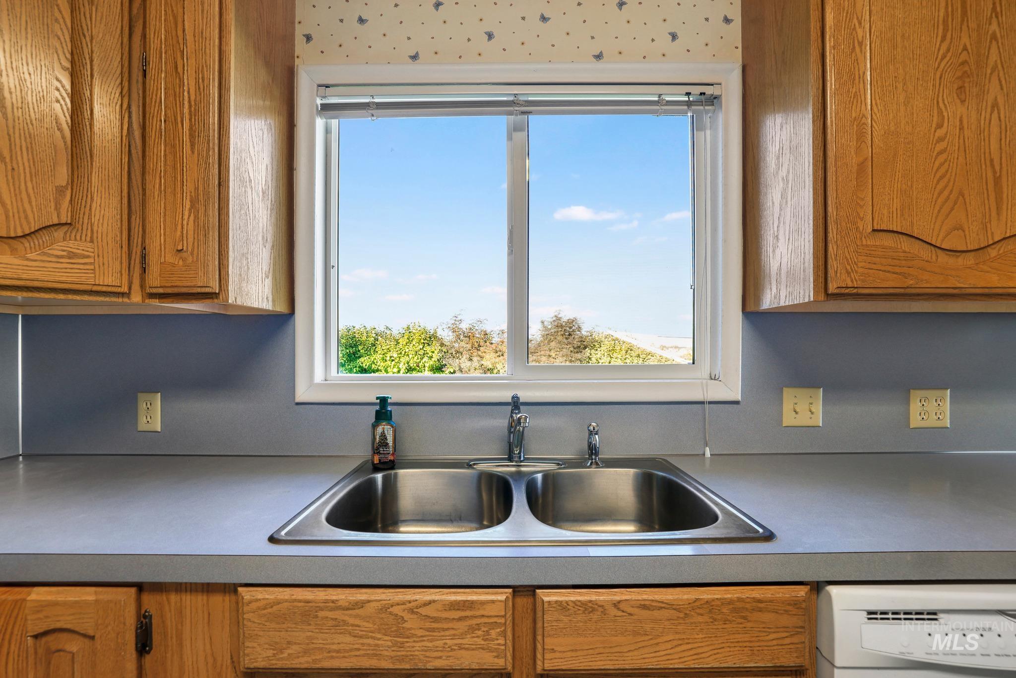 153 N Highway 24, Rupert, Idaho 83350, 3 Bedrooms, 1 Bathroom, Residential For Sale, Price $459,000,MLS 99002405