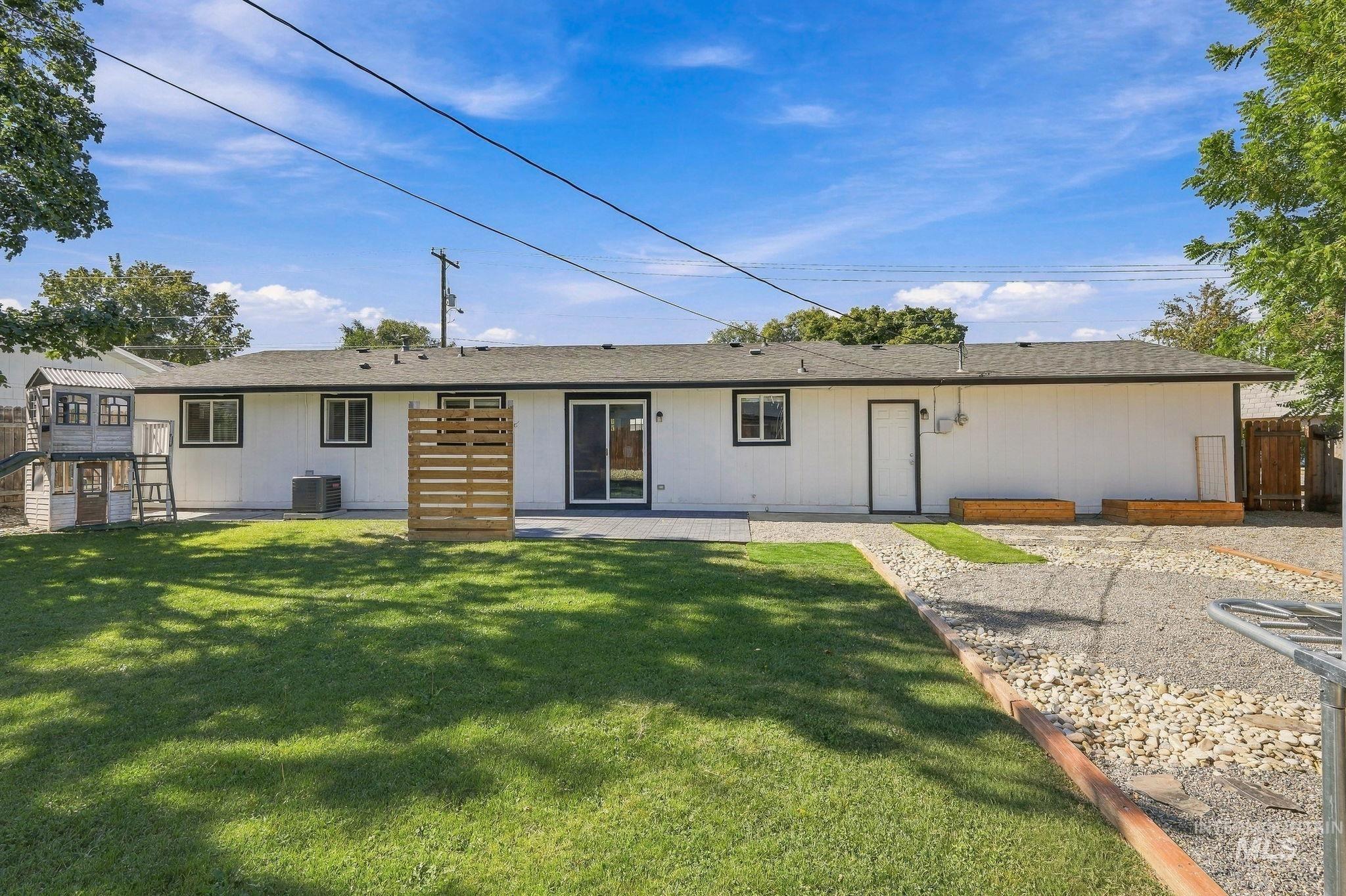 212 N Indiana, Caldwell, Idaho 83605, 4 Bedrooms, 2 Bathrooms, Residential For Sale, Price $340,000,MLS 99002406