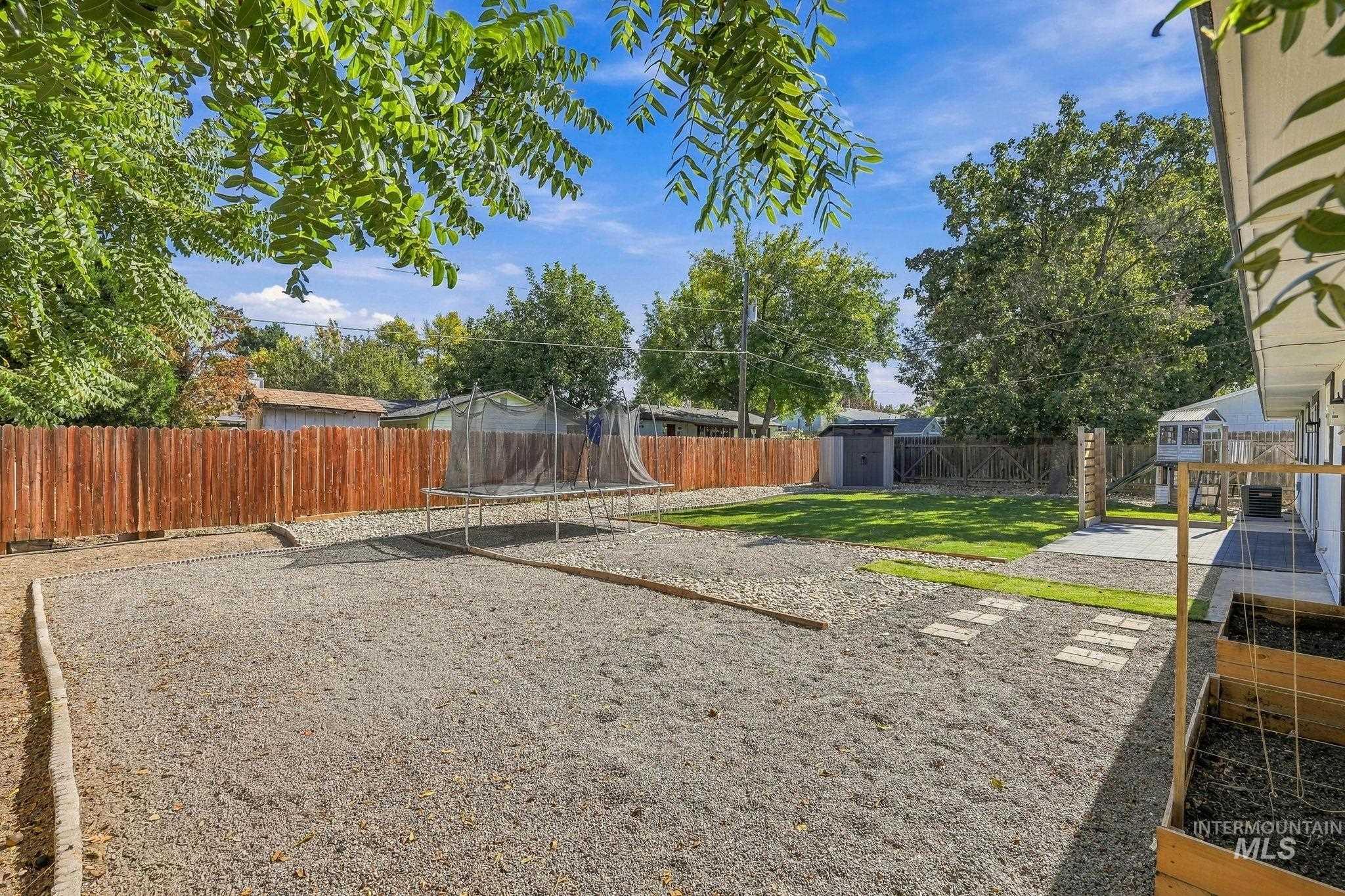 212 N Indiana, Caldwell, Idaho 83605, 4 Bedrooms, 2 Bathrooms, Residential For Sale, Price $340,000,MLS 99002406