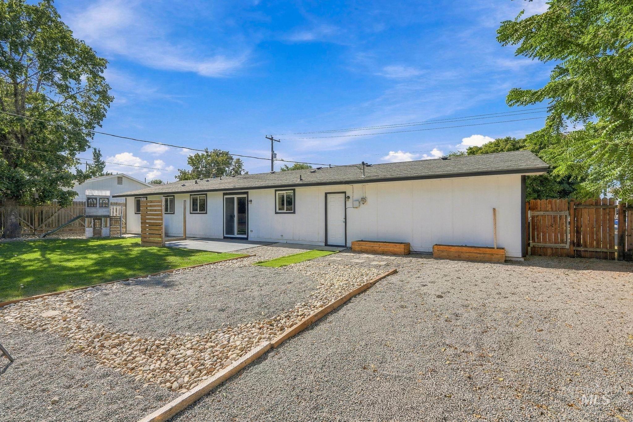 212 N Indiana, Caldwell, Idaho 83605, 4 Bedrooms, 2 Bathrooms, Residential For Sale, Price $340,000,MLS 99002406
