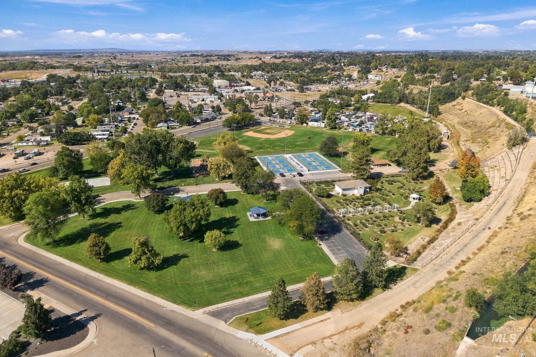 212 N Indiana, Caldwell, Idaho 83605, 4 Bedrooms, 2 Bathrooms, Residential For Sale, Price $340,000,MLS 99002406