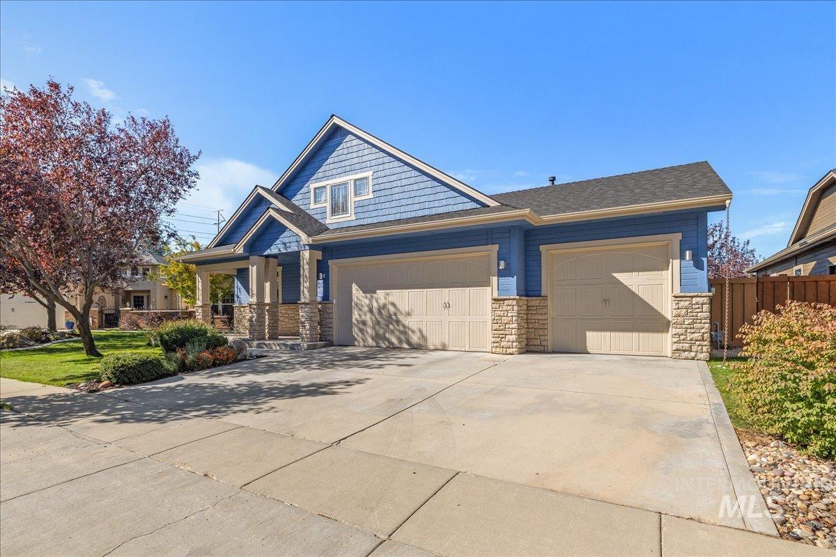 4897 N Red Hills, Meridian, Idaho 83642, 3 Bedrooms, 3 Bathrooms, Residential For Sale, Price $625,000,MLS 99002409
