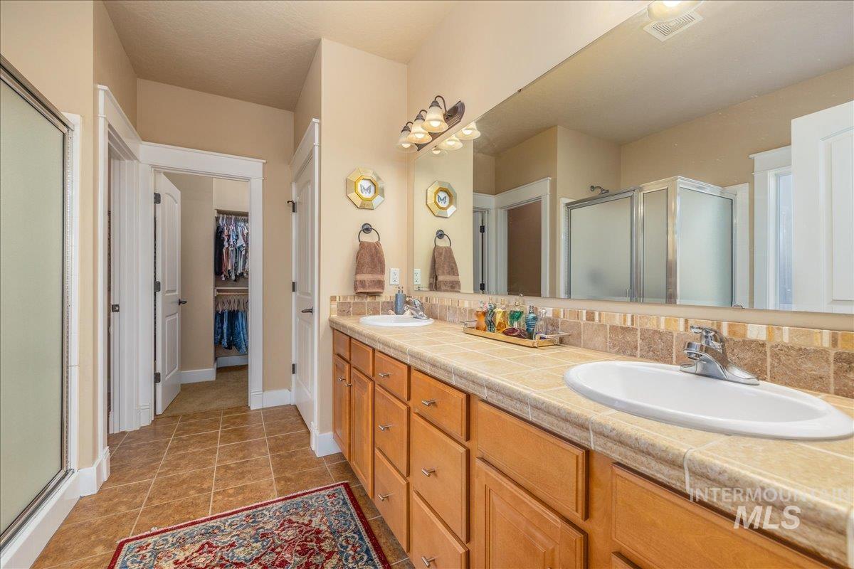 4897 N Red Hills, Meridian, Idaho 83642, 3 Bedrooms, 3 Bathrooms, Residential For Sale, Price $625,000,MLS 99002409