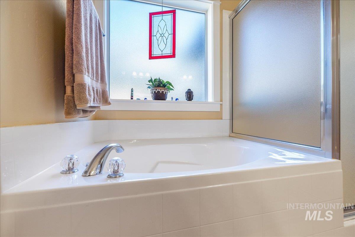 4897 N Red Hills, Meridian, Idaho 83642, 3 Bedrooms, 3 Bathrooms, Residential For Sale, Price $625,000,MLS 99002409