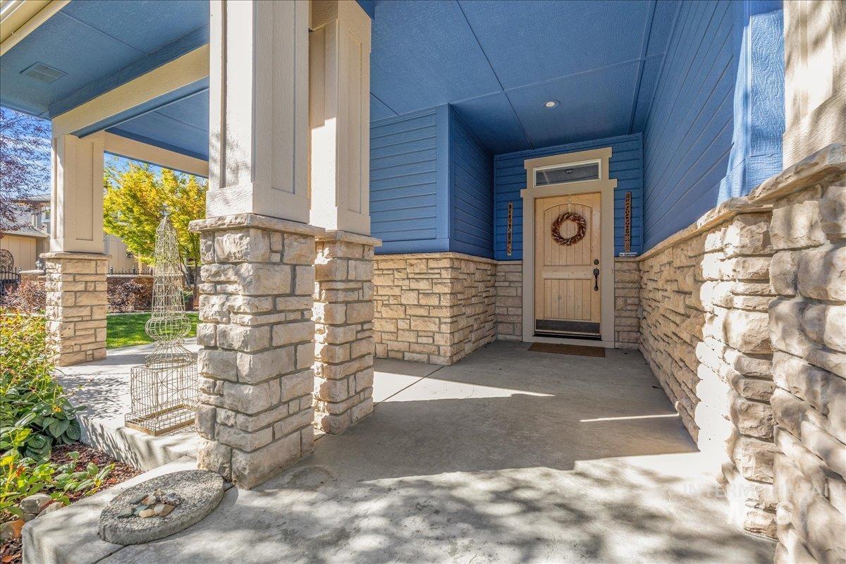 4897 N Red Hills, Meridian, Idaho 83642, 3 Bedrooms, 3 Bathrooms, Residential For Sale, Price $625,000,MLS 99002409