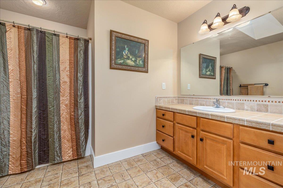 4897 N Red Hills, Meridian, Idaho 83642, 3 Bedrooms, 3 Bathrooms, Residential For Sale, Price $625,000,MLS 99002409