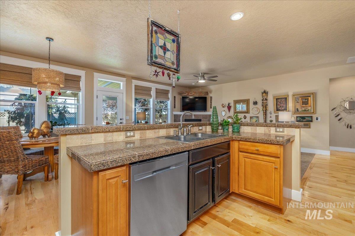4897 N Red Hills, Meridian, Idaho 83642, 3 Bedrooms, 3 Bathrooms, Residential For Sale, Price $625,000,MLS 99002409