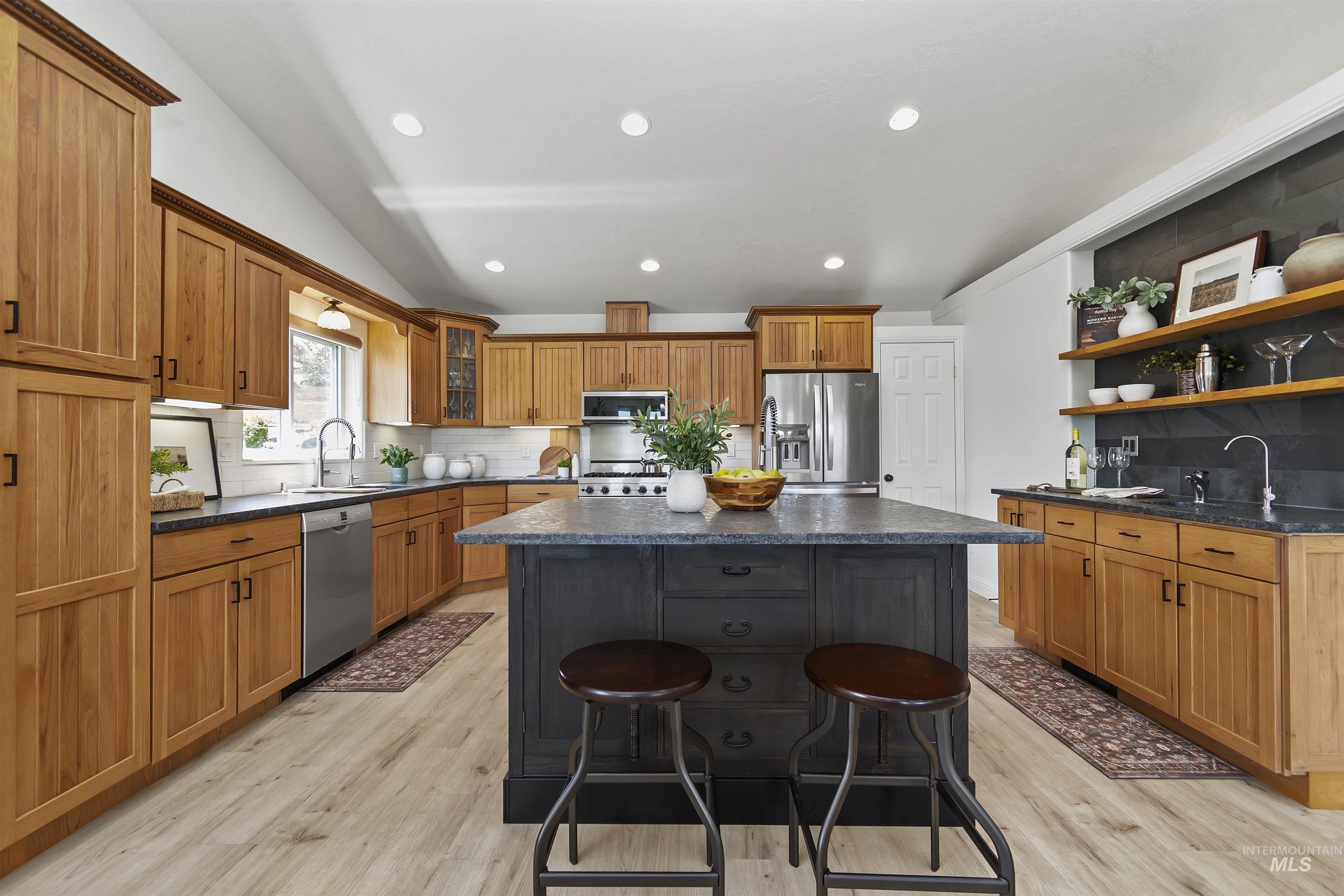 4255 Valley View Rd, Emmett, Idaho 83617, 4 Bedrooms, 3.5 Bathrooms, Residential For Sale, Price $1,595,000,MLS 99002411