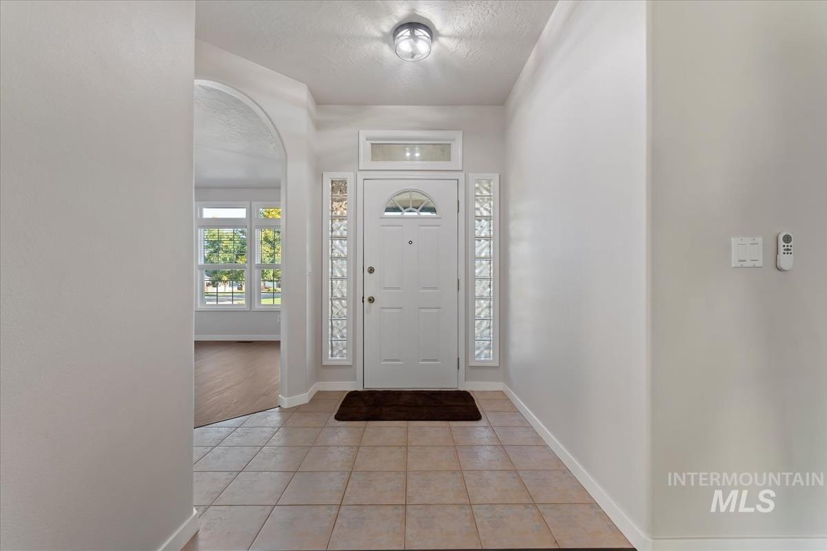 1823 E Summercove Dr, Meridian, Idaho 83646, 3 Bedrooms, 2 Bathrooms, Residential For Sale, Price $569,999,MLS 99002415