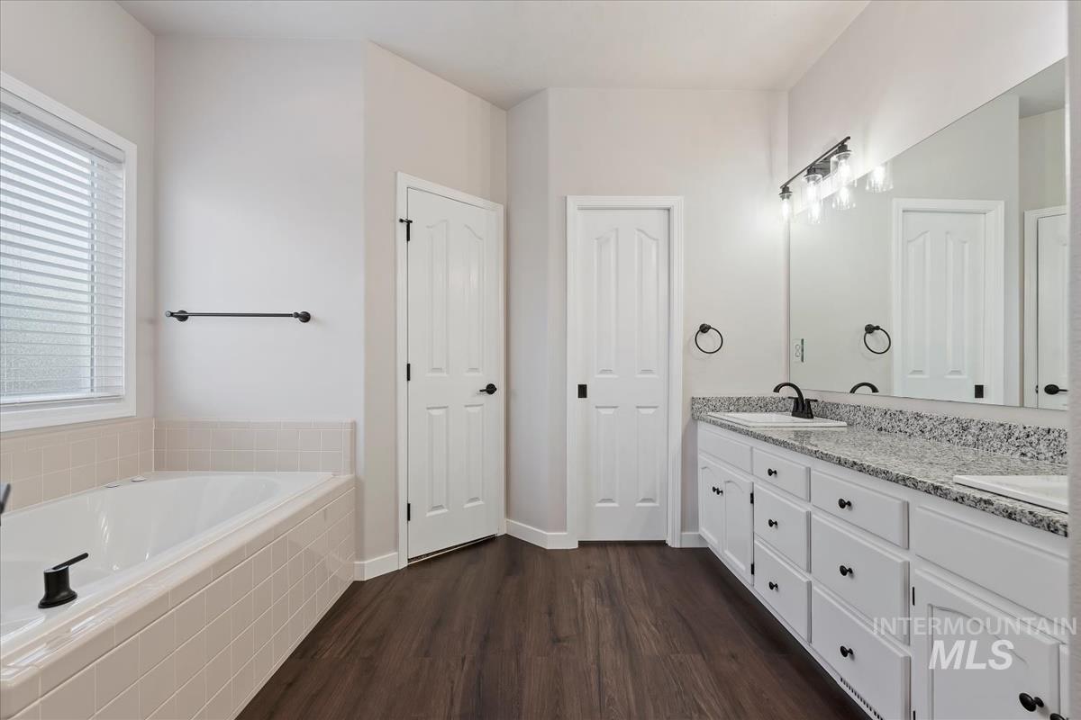 1823 E Summercove Dr, Meridian, Idaho 83646, 3 Bedrooms, 2 Bathrooms, Residential For Sale, Price $569,999,MLS 99002415