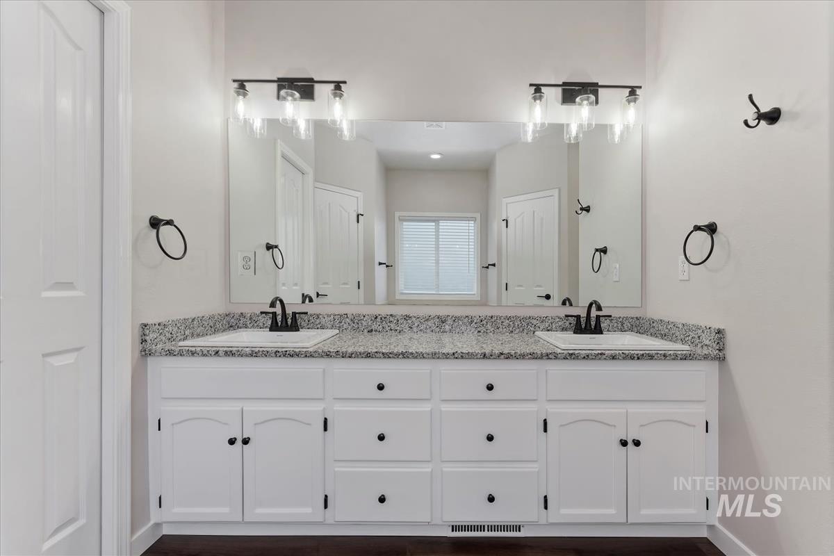 1823 E Summercove Dr, Meridian, Idaho 83646, 3 Bedrooms, 2 Bathrooms, Residential For Sale, Price $569,999,MLS 99002415