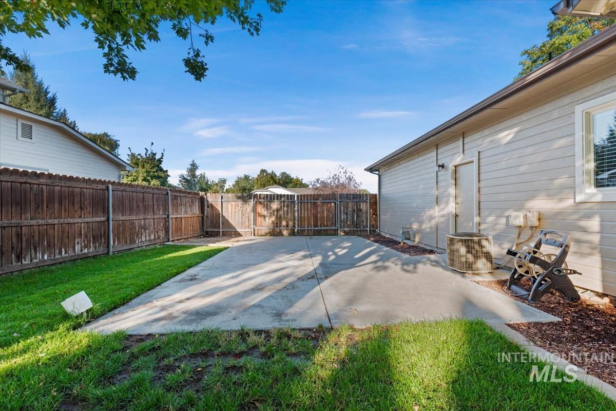 1823 E Summercove Dr, Meridian, Idaho 83646, 3 Bedrooms, 2 Bathrooms, Residential For Sale, Price $569,999,MLS 99002415