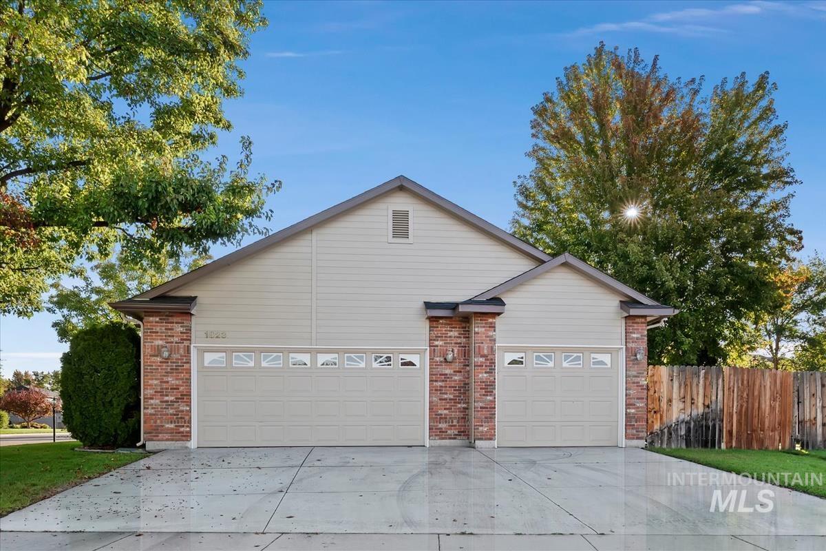 1823 E Summercove Dr, Meridian, Idaho 83646, 3 Bedrooms, 2 Bathrooms, Residential For Sale, Price $569,999,MLS 99002415