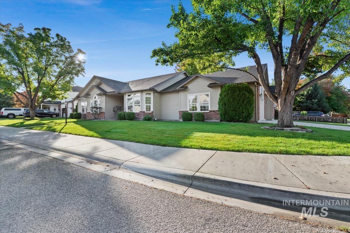 1823 E Summercove Dr, Meridian, Idaho 83646, 3 Bedrooms, 2 Bathrooms, Residential For Sale, Price $569,999,MLS 99002415