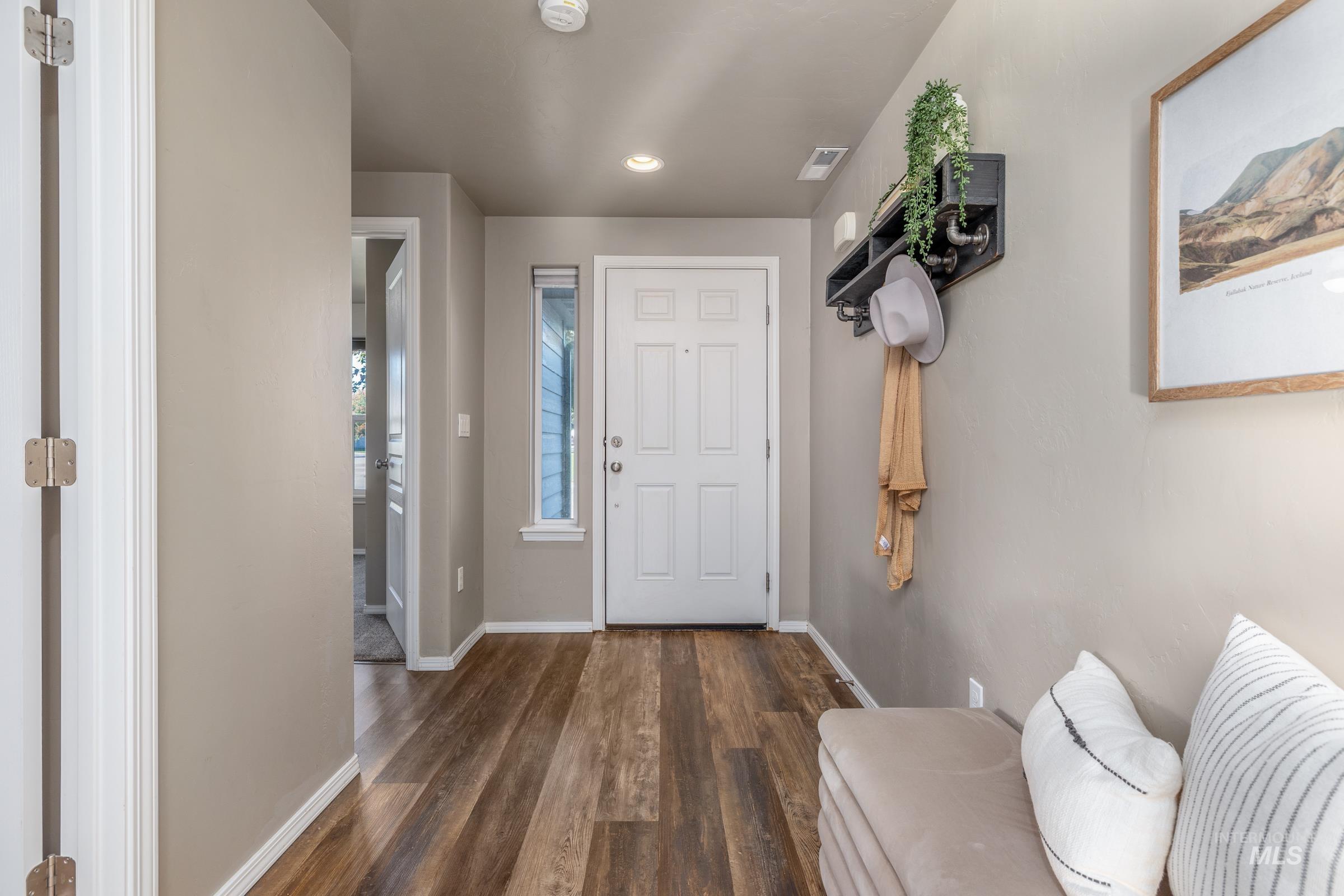 6334 S Kelso Way, Boise, Idaho 83709, 3 Bedrooms, 2 Bathrooms, Residential For Sale, Price $424,900,MLS 99002416