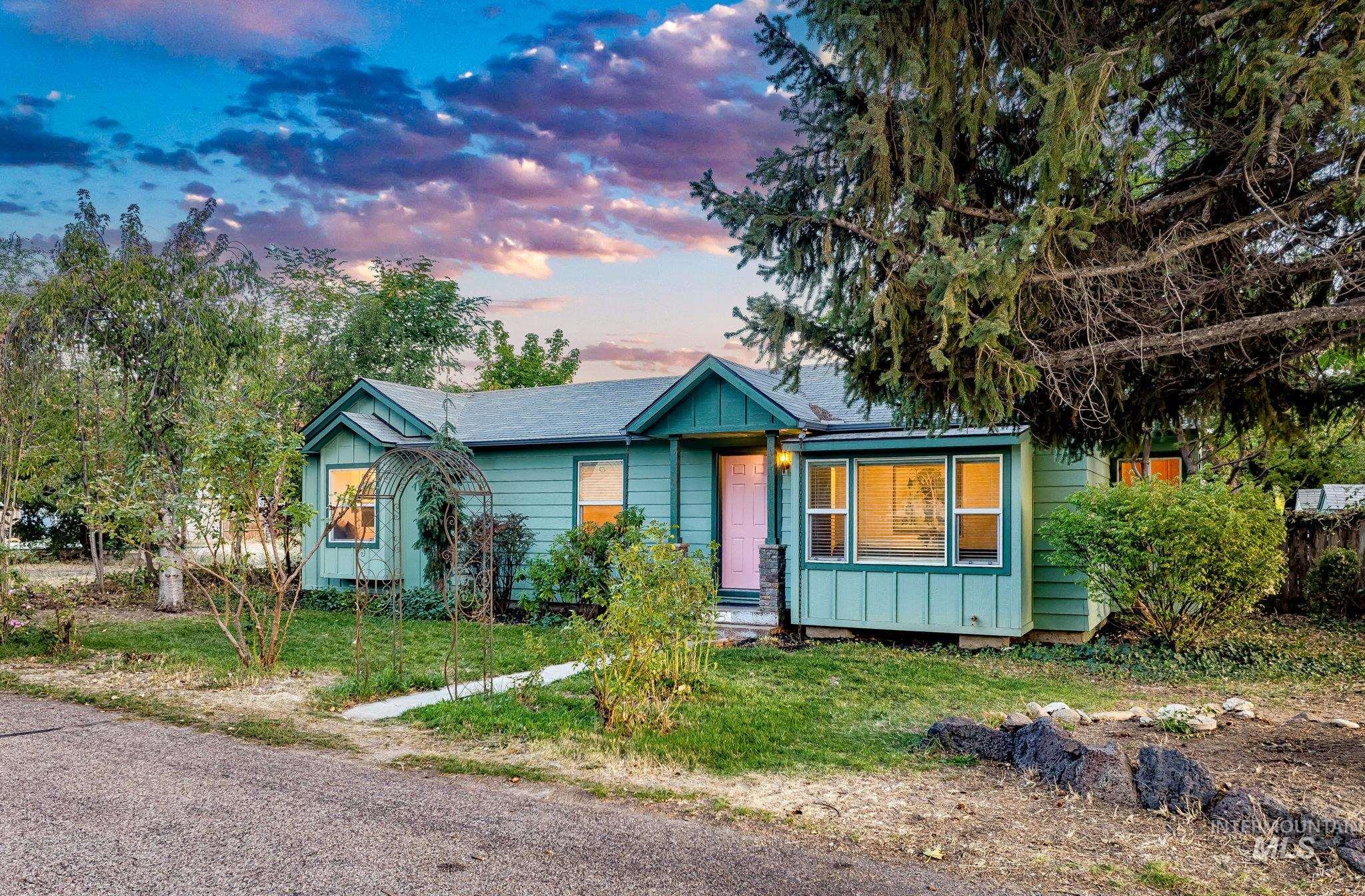203 E Melrose St, Boise, Idaho 83706, 3 Bedrooms, 2 Bathrooms, Residential For Sale, Price $419,900,MLS 99002417