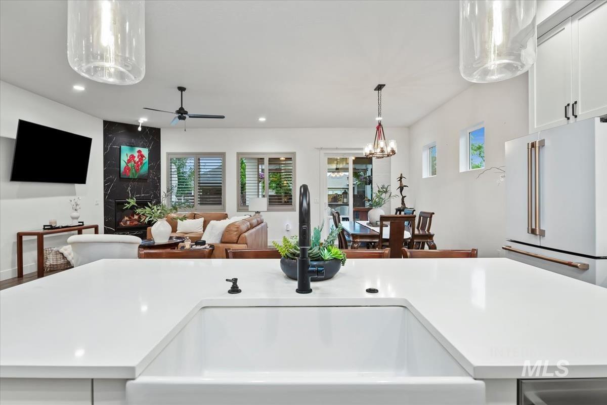 7041 N Exeter Pl., Meridian, Idaho 83646, 3 Bedrooms, 2 Bathrooms, Residential For Sale, Price $715,000,MLS 99002425