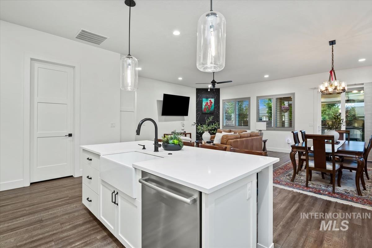 7041 N Exeter Pl., Meridian, Idaho 83646, 3 Bedrooms, 2 Bathrooms, Residential For Sale, Price $715,000,MLS 99002425