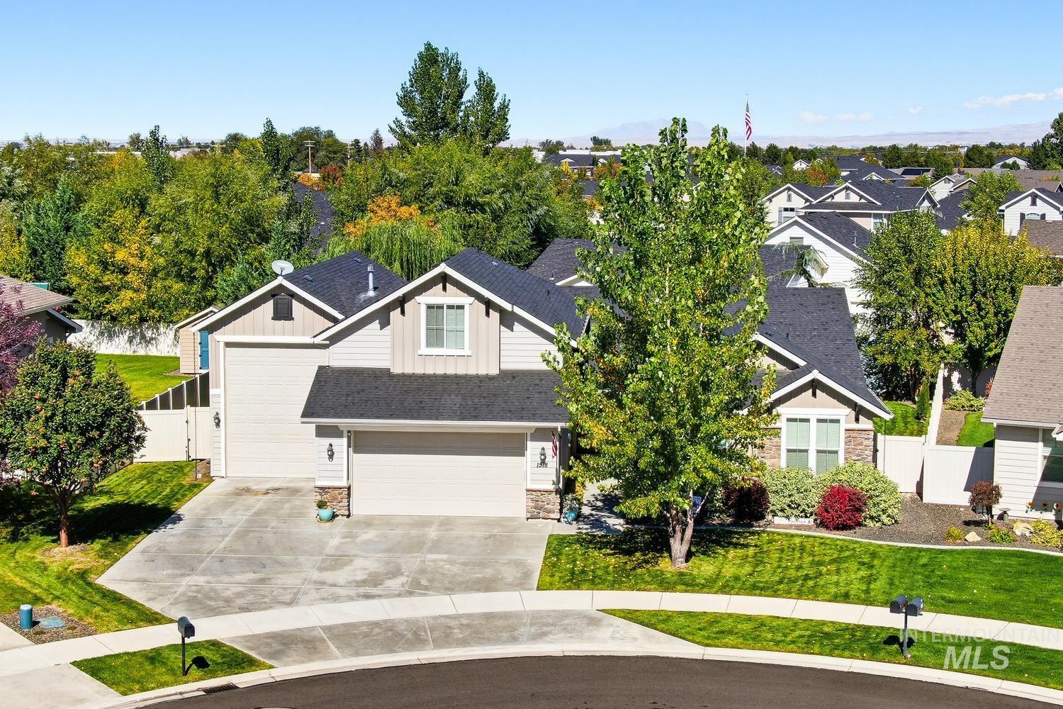 1518 W W Bear Track, Meridian, Idaho 83646, 4 Bedrooms, 2.5 Bathrooms, Residential For Sale, Price $735,000,MLS 99002429
