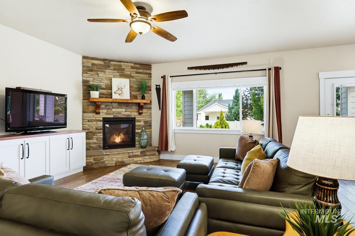 1518 W W Bear Track, Meridian, Idaho 83642, 4 Bedrooms, 2.5 Bathrooms, Residential For Sale, Price $735,000,MLS 99002429