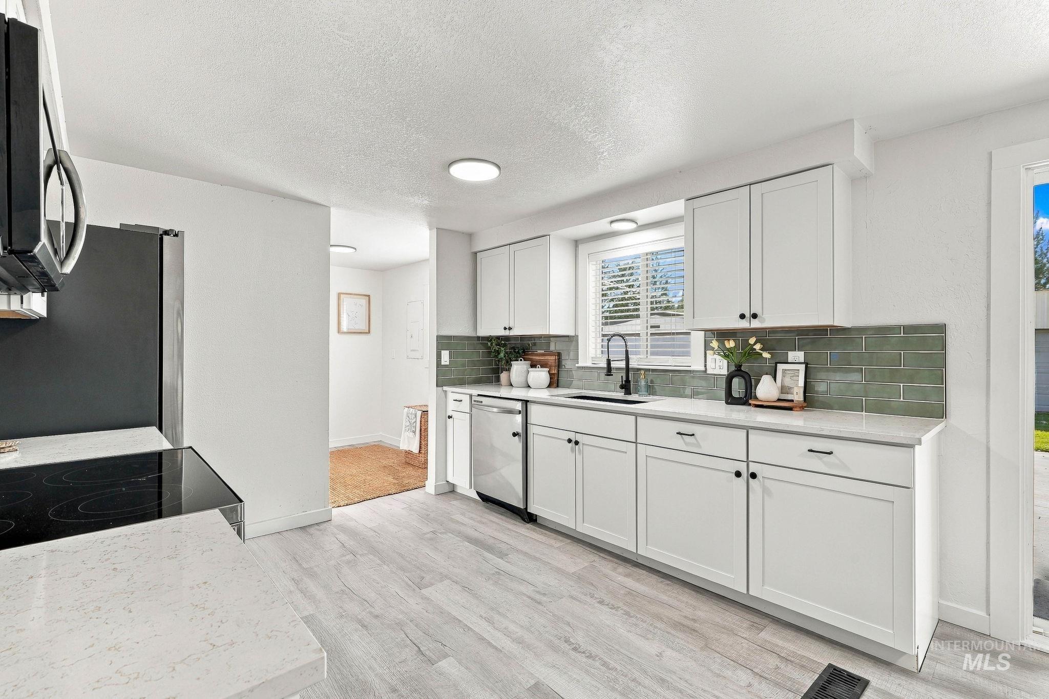 2403 Mountain View Dr, Emmett, Idaho 83617, 3 Bedrooms, 2 Bathrooms, Residential For Sale, Price $489,990,MLS 99002435