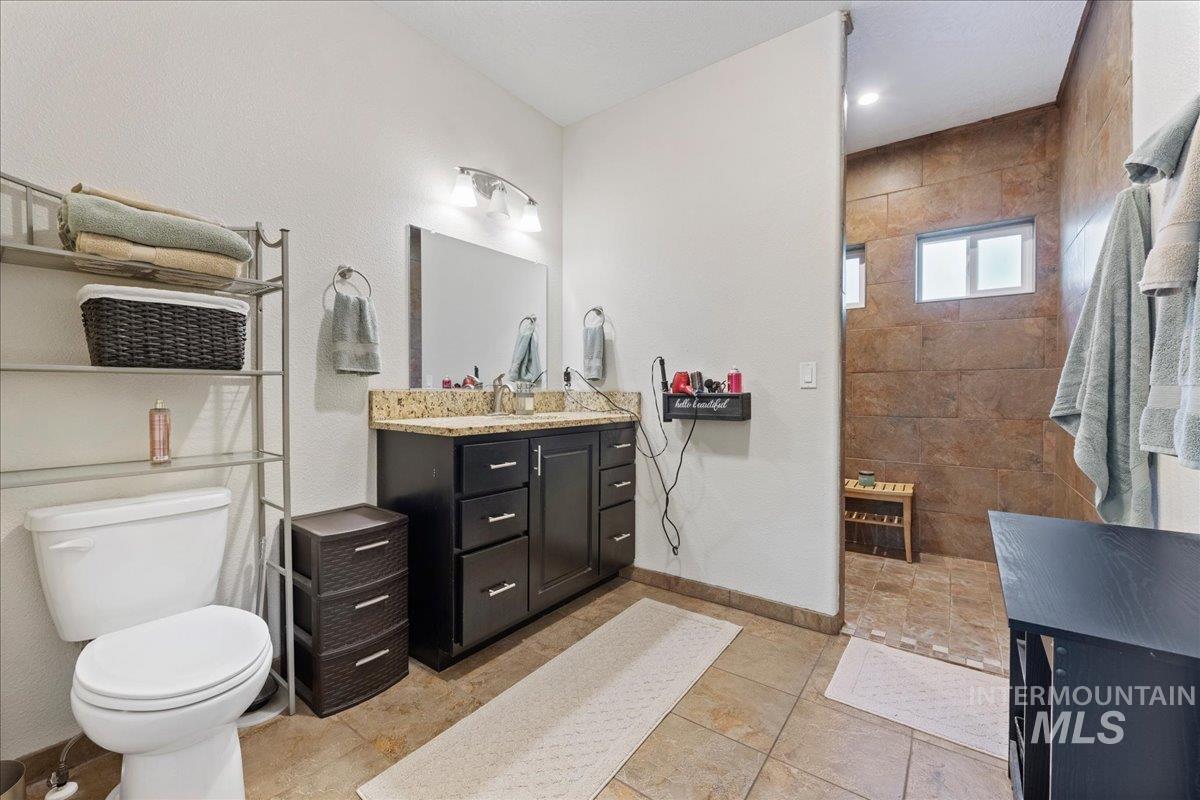 2810 S Brandy's Jewel, Meridian, Idaho 83642, 5 Bedrooms, 4 Bathrooms, Residential For Sale, Price $724,900,MLS 99002439