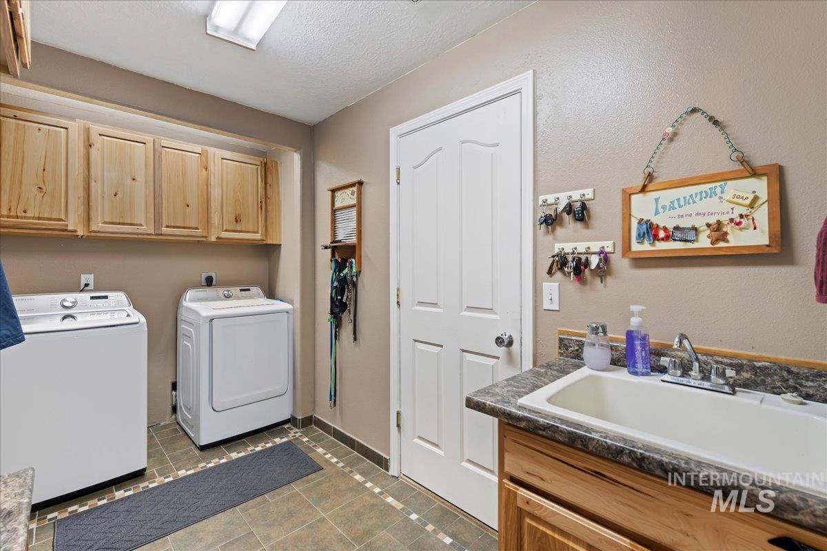 2810 S Brandy's Jewel, Meridian, Idaho 83642, 5 Bedrooms, 4 Bathrooms, Residential For Sale, Price $724,900,MLS 99002439