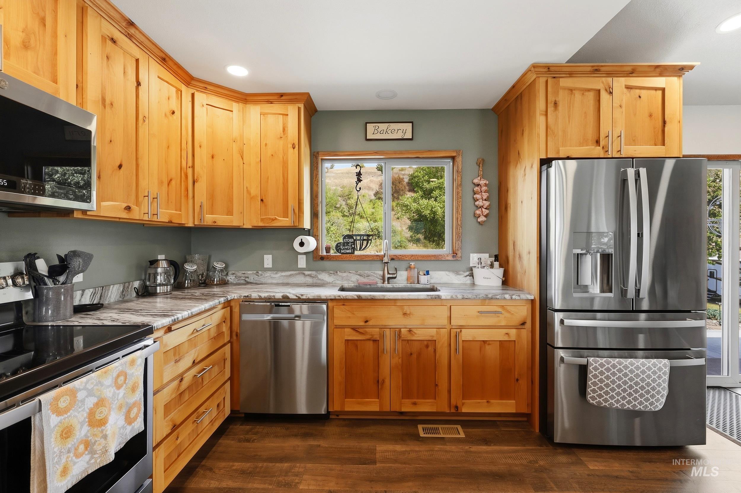 131 Beaver Nob Dr., Kamiah, Idaho 83536, 3 Bedrooms, 2 Bathrooms, Residential For Sale, Price $854,000,MLS 99002442