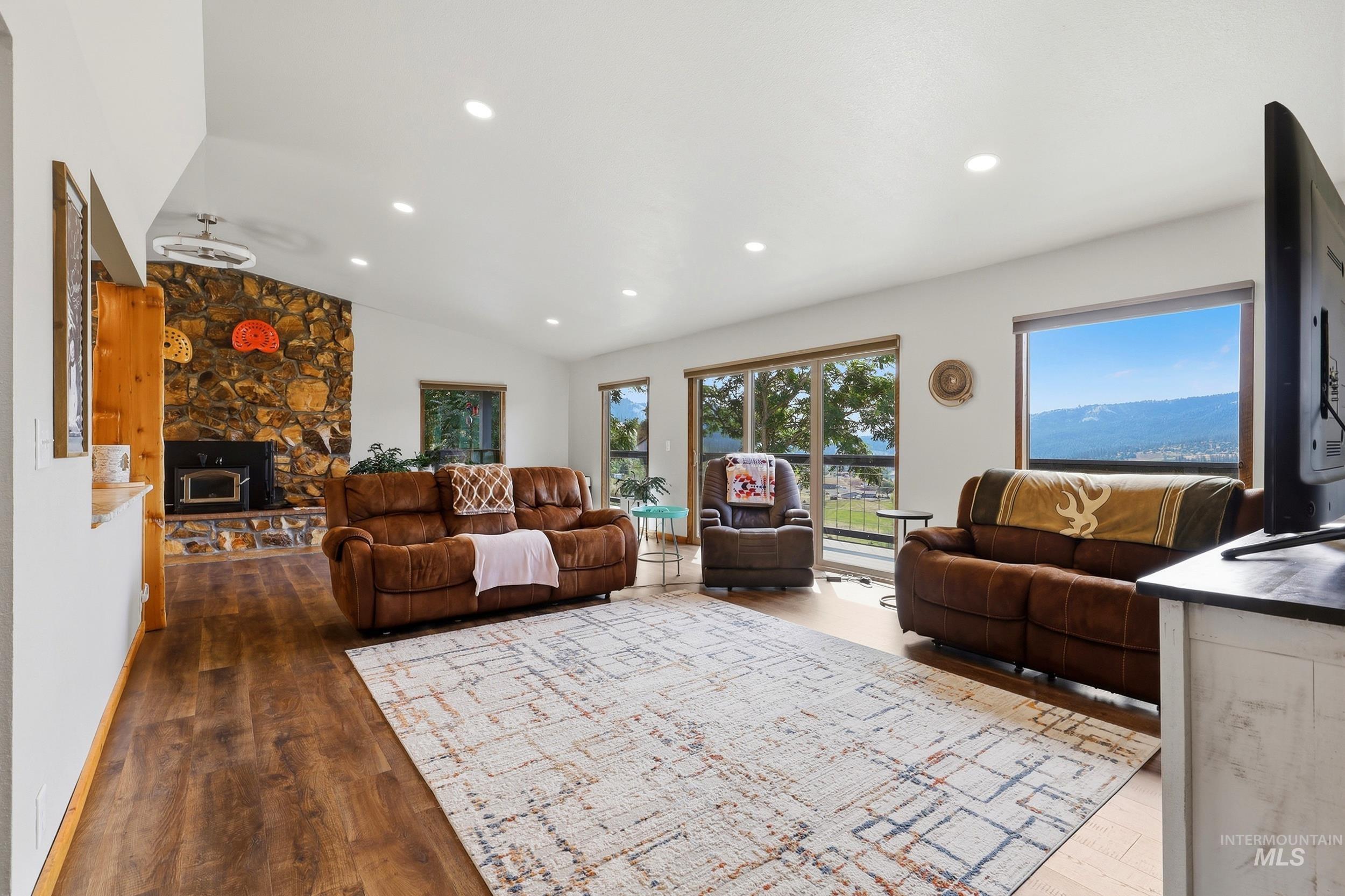 131 Beaver Nob Dr., Kamiah, Idaho 83536, 3 Bedrooms, 2 Bathrooms, Residential For Sale, Price $854,000,MLS 99002442