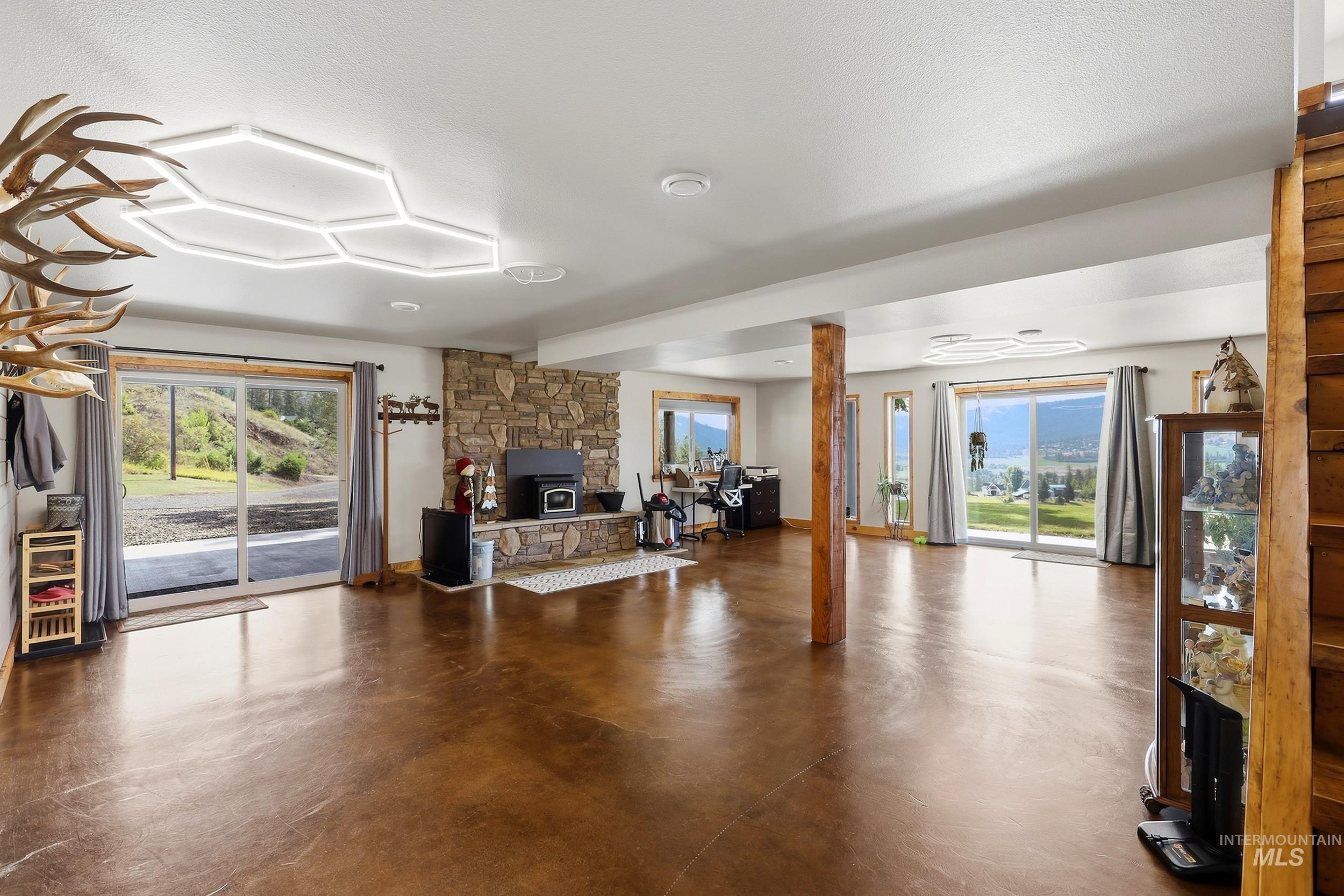 131 Beaver Nob Dr., Kamiah, Idaho 83536, 3 Bedrooms, 2 Bathrooms, Residential For Sale, Price $854,000,MLS 99002442