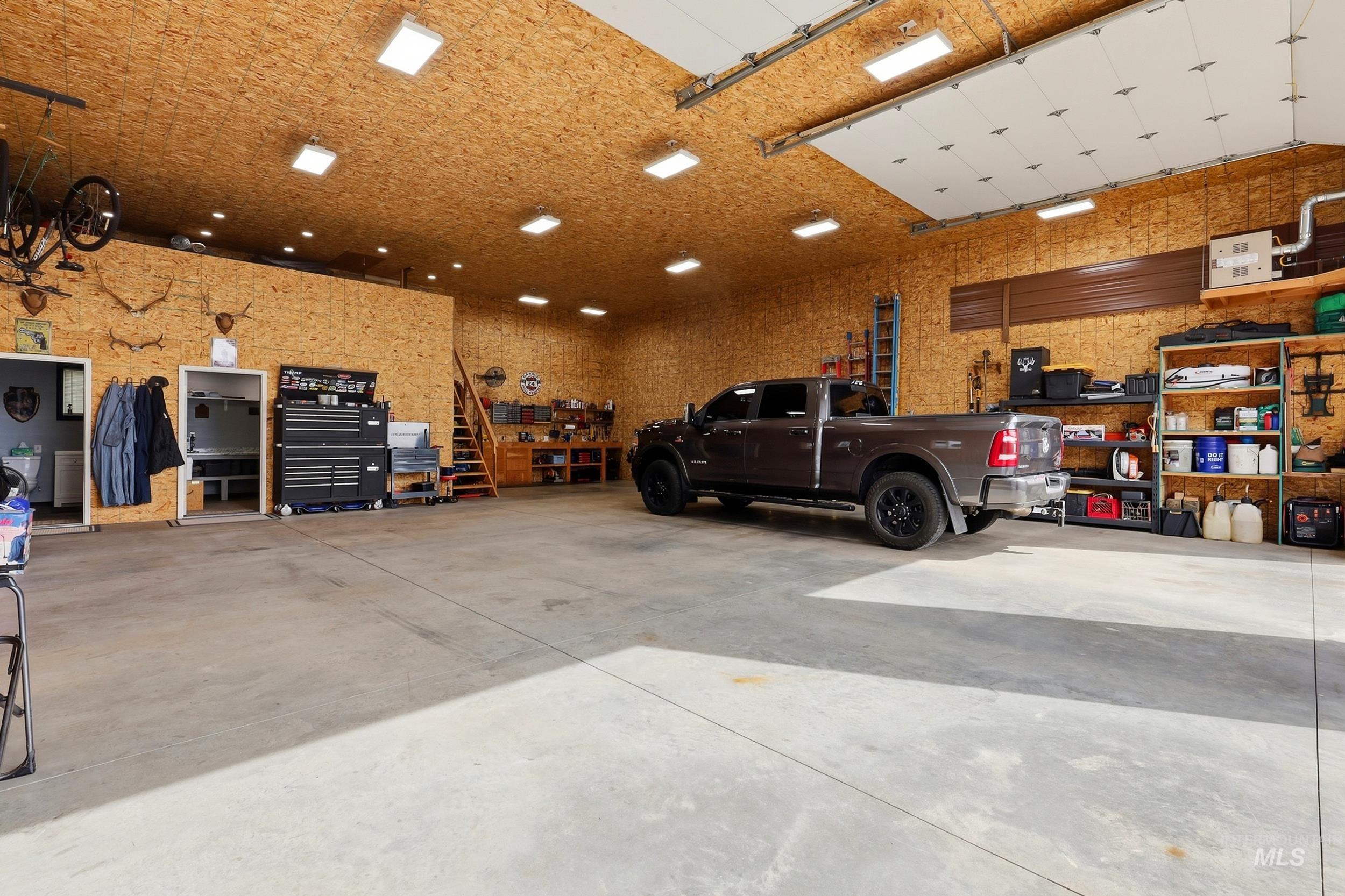 131 Beaver Nob Dr., Kamiah, Idaho 83536, 3 Bedrooms, 2 Bathrooms, Residential For Sale, Price $854,000,MLS 99002442