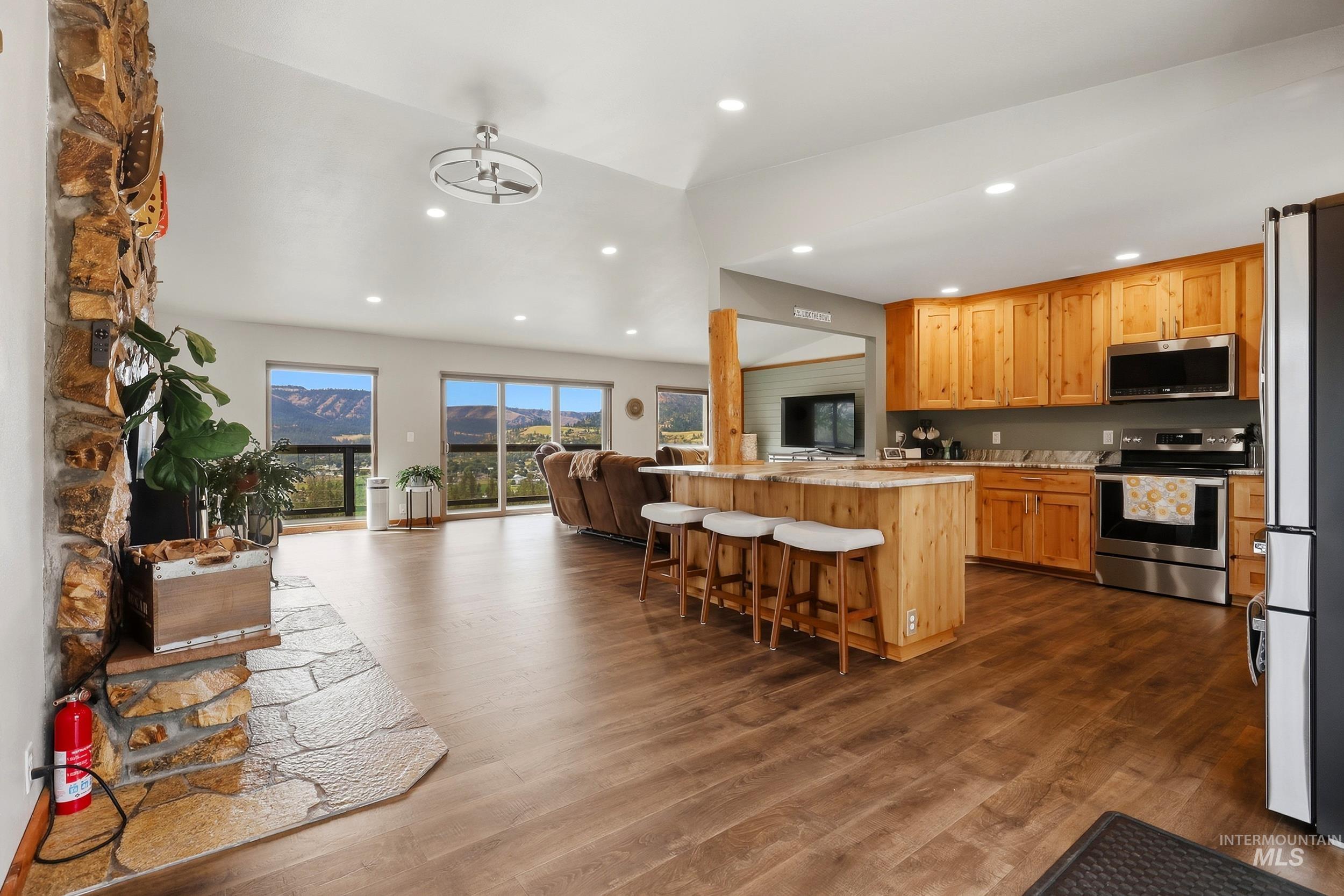 131 Beaver Nob Dr., Kamiah, Idaho 83536, 3 Bedrooms, 2 Bathrooms, Residential For Sale, Price $854,000,MLS 99002442