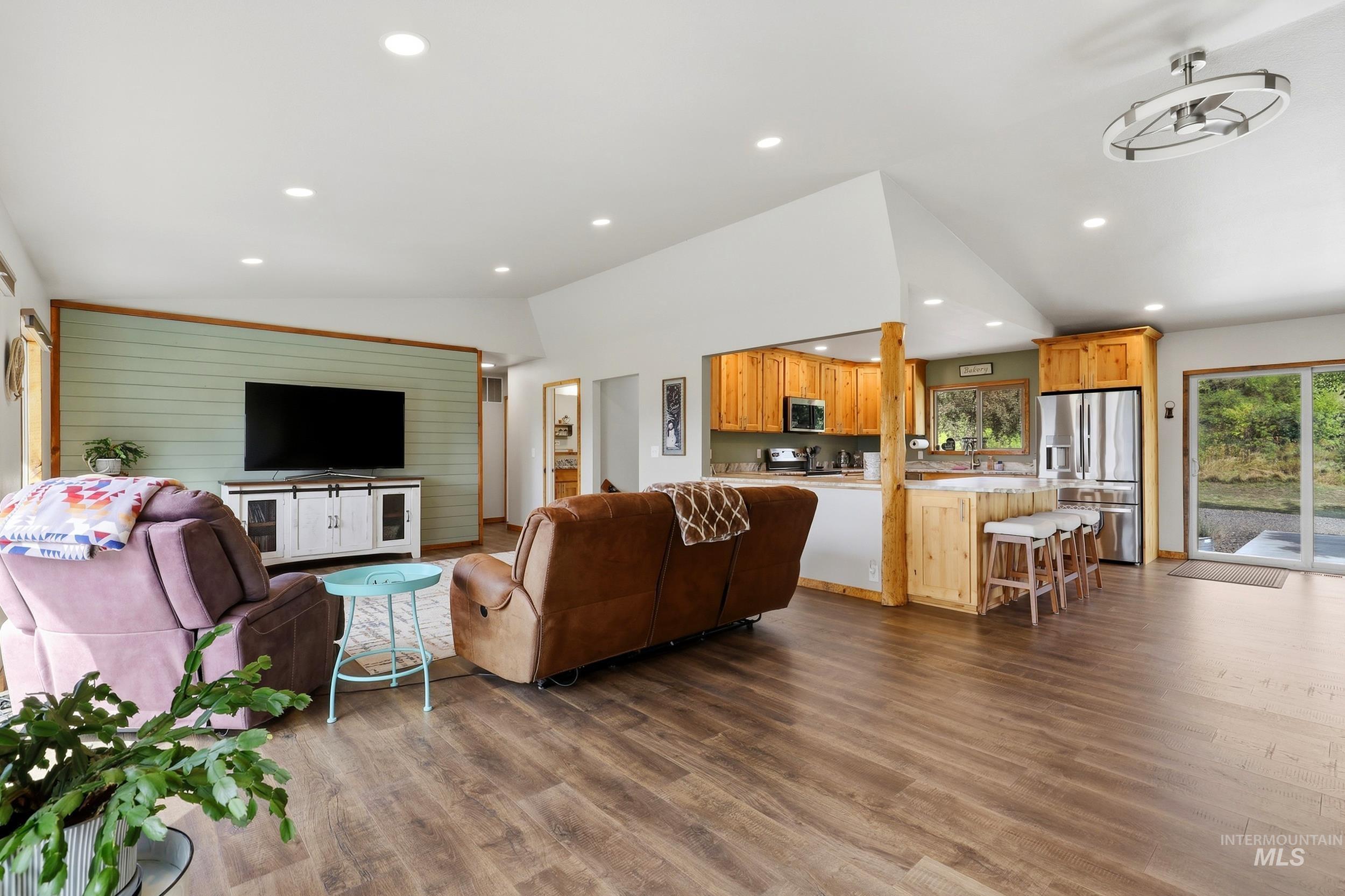 131 Beaver Nob Dr., Kamiah, Idaho 83536, 3 Bedrooms, 2 Bathrooms, Residential For Sale, Price $854,000,MLS 99002442