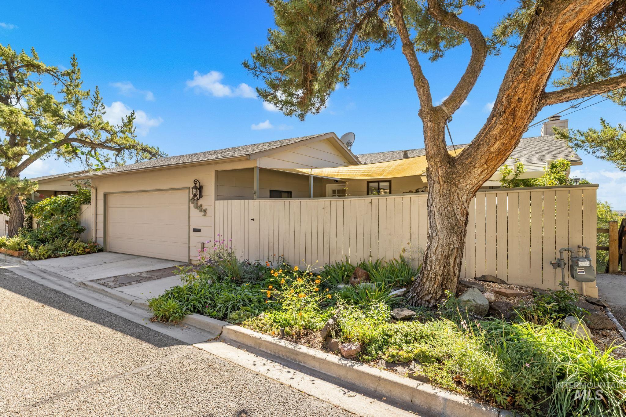 4845 N Wildrye, Boise, Idaho 83703, 2 Bedrooms, 2 Bathrooms, Residential For Sale, Price $435,000,MLS 99002444