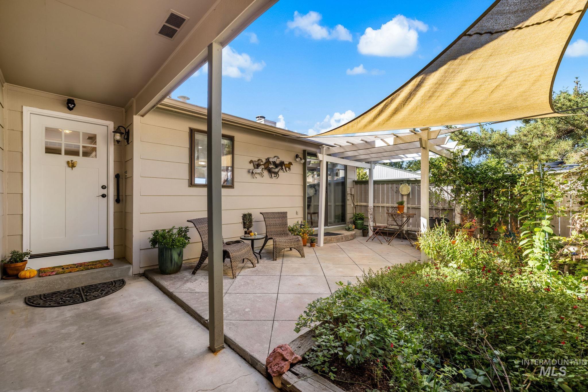 4845 N Wildrye, Boise, Idaho 83703, 2 Bedrooms, 2 Bathrooms, Residential For Sale, Price $435,000,MLS 99002444
